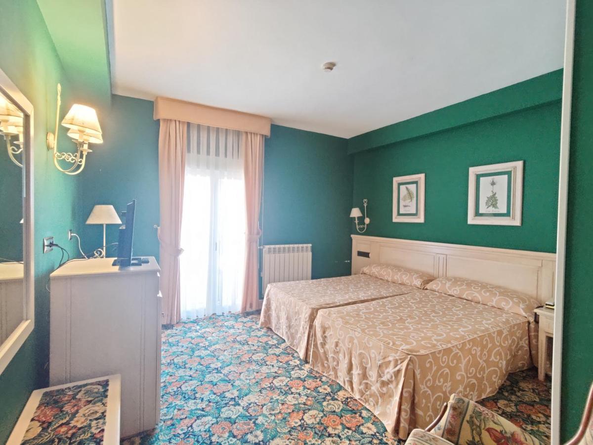 Double or Twin Room,831098540:JPEG