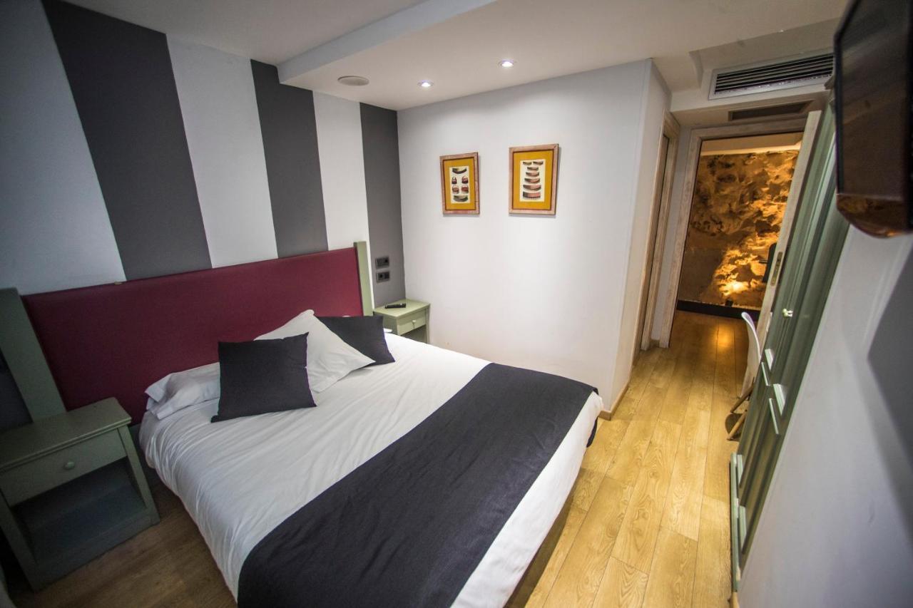 Standard Double Room,979770178:JPEG